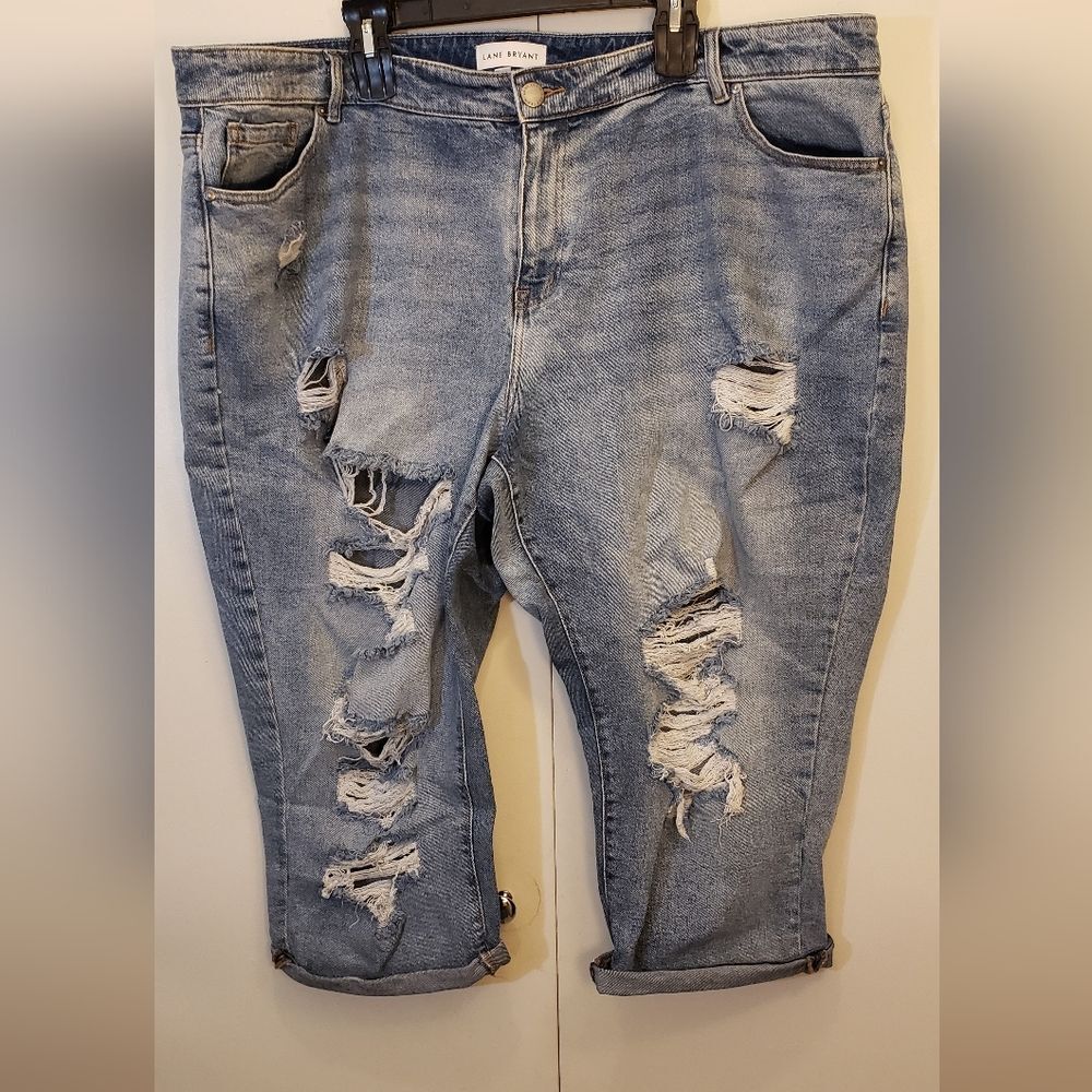Lane Bryant 24W Petite Signature Fit Distressed Capri Jeans Medium Wash BF Denim
